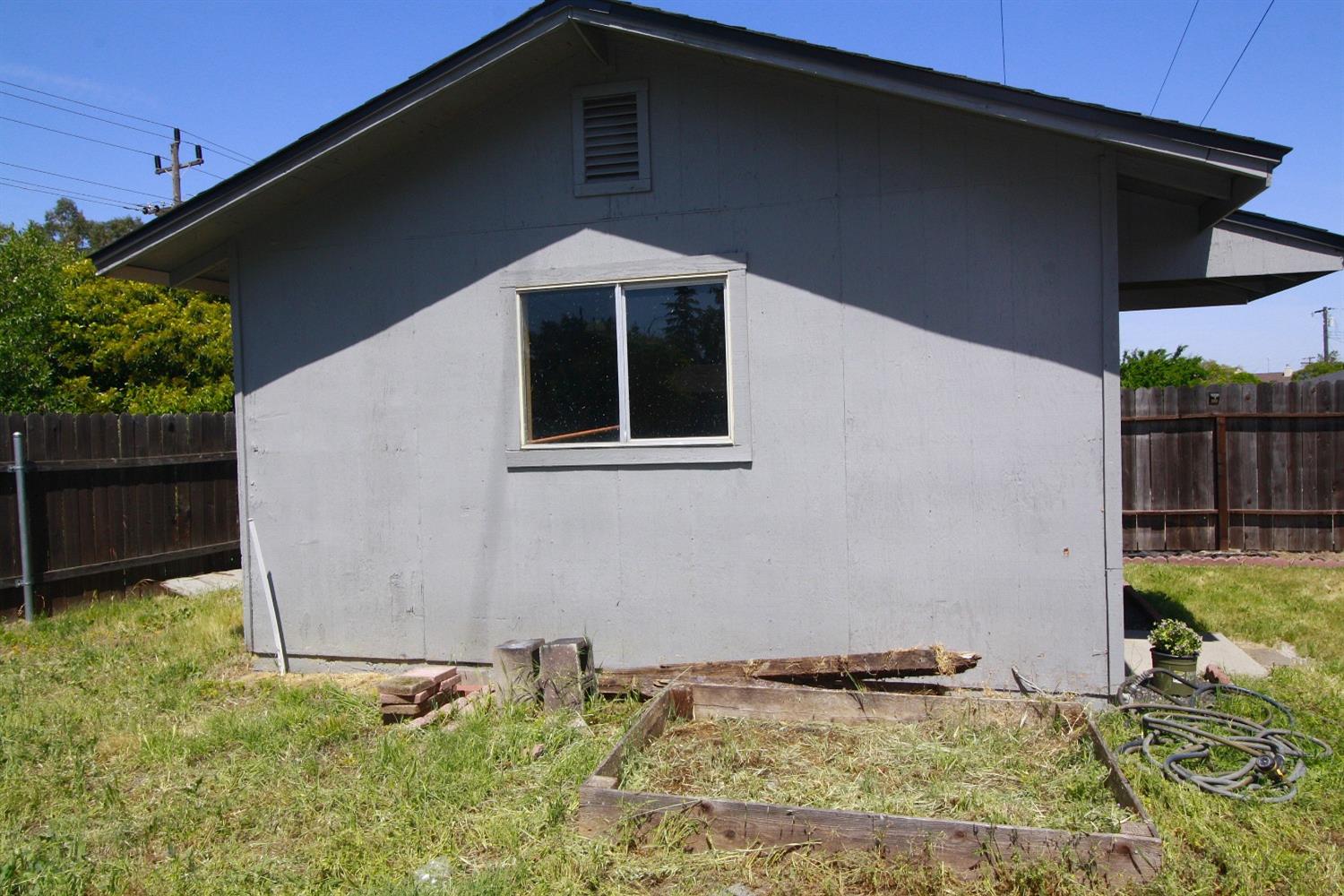 Detail Gallery Image 39 of 54 For 2221 Middleberry Rd, Sacramento,  CA 95815 - 3 Beds | 2 Baths