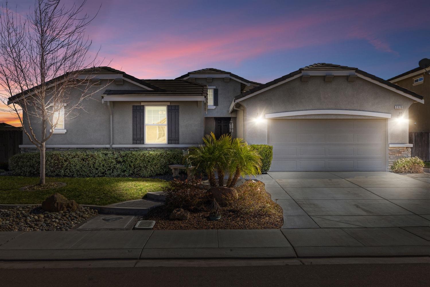 Detail Gallery Image 1 of 67 For 2320 Emigrant Pl, Manteca,  CA 95337 - 4 Beds | 3/1 Baths