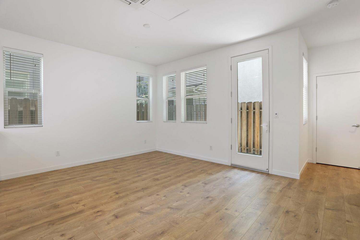 Photo #11: 225053792 Listing: Photo #11