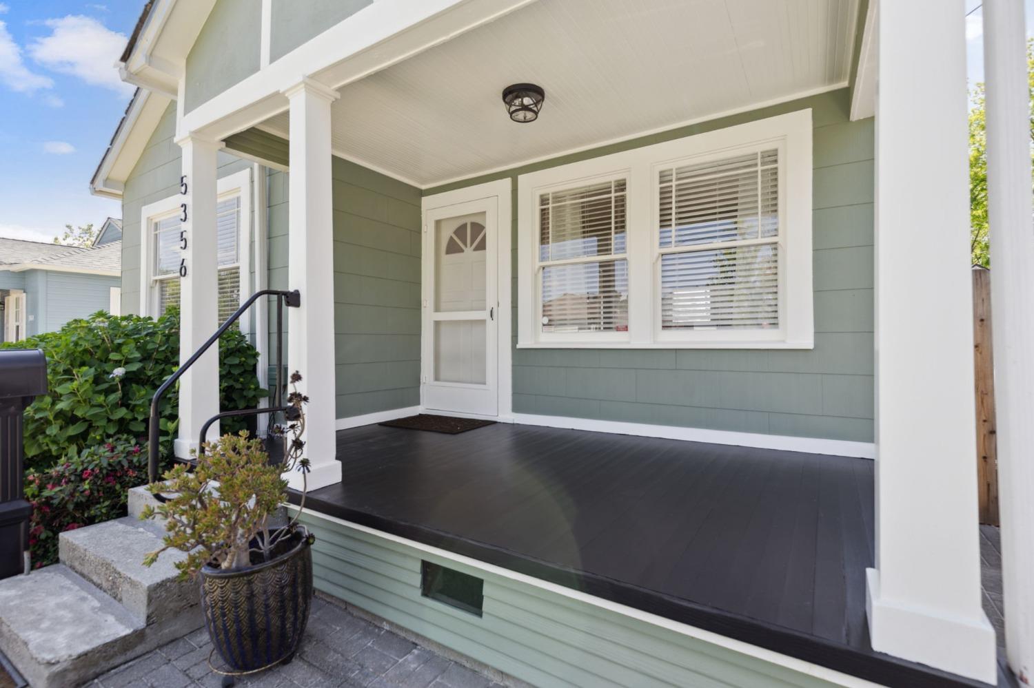 Detail Gallery Image 5 of 29 For 5356 8th Ave, Sacramento,  CA 95820 - 2 Beds | 1 Baths