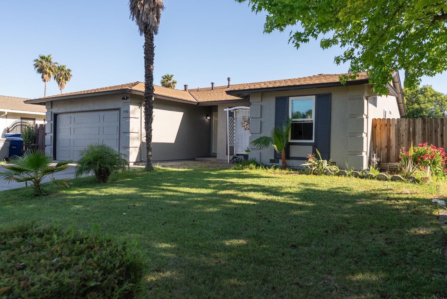 Detail Gallery Image 2 of 33 For 3988 Robinridge Way, Sacramento,  CA 95823 - 3 Beds | 2 Baths