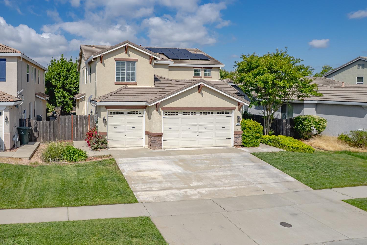 Detail Gallery Image 2 of 64 For 1968 Maverick Dr, Plumas Lake,  CA 95961 - 4 Beds | 3 Baths