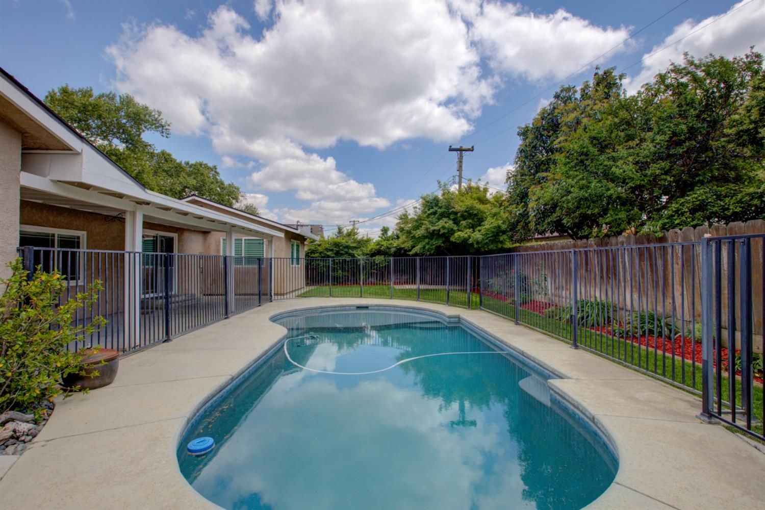 Teak Avenue, Merced, California image 32