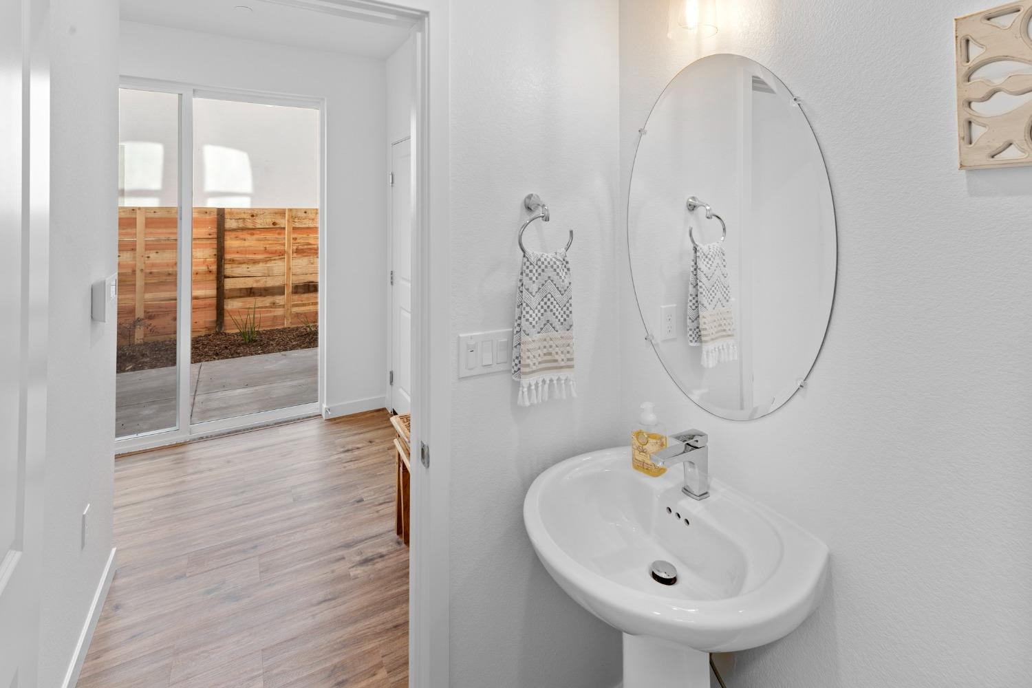 Detail Gallery Image 17 of 39 For 6403 Jacinto Ave, Sacramento,  CA 95823 - 3 Beds | 2/1 Baths