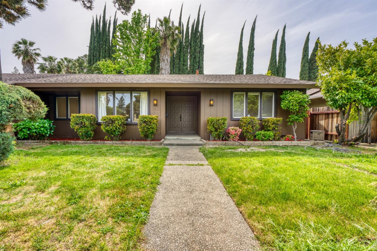 Rivercrest Drive, Sacramento, California image 2