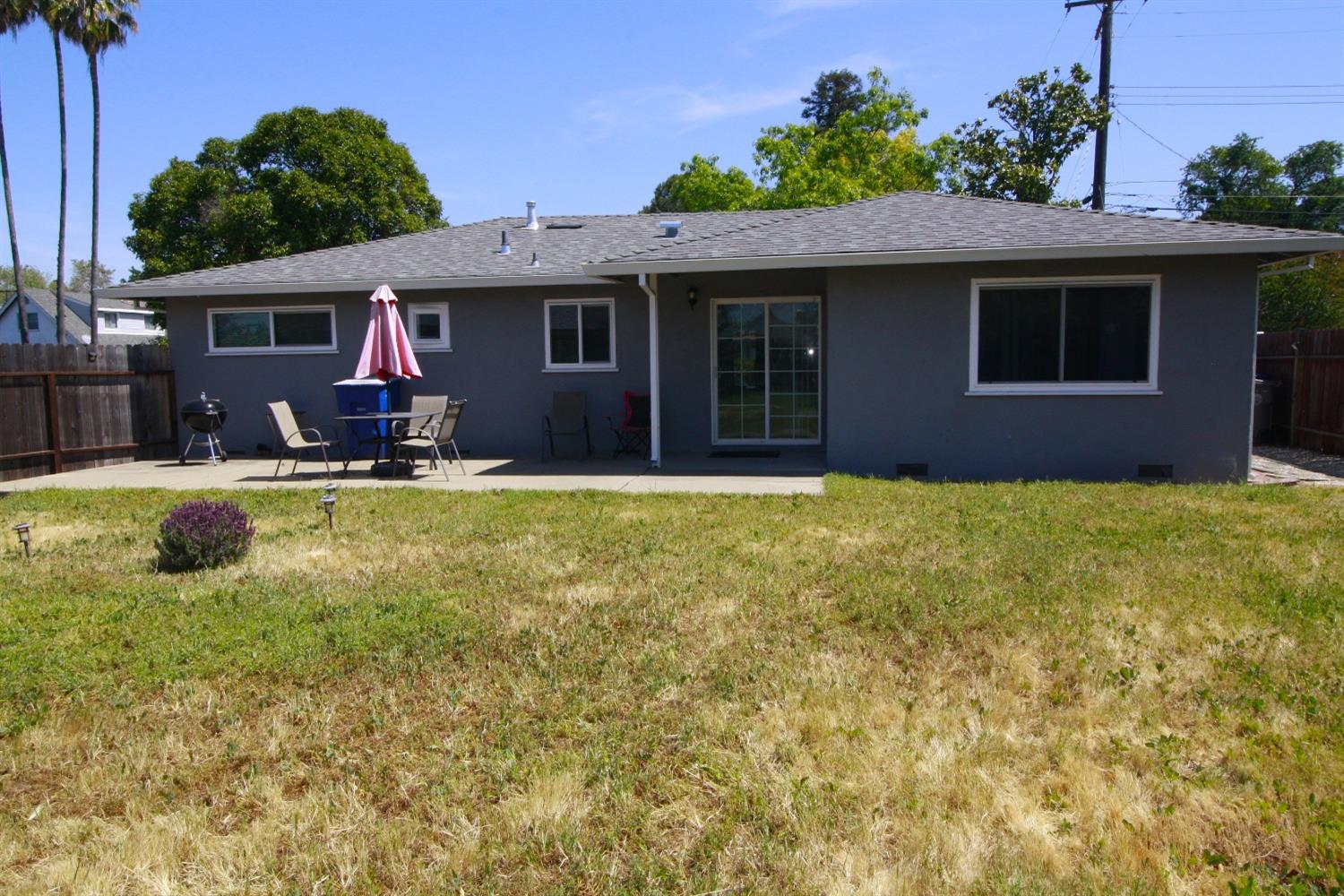 Detail Gallery Image 34 of 54 For 2221 Middleberry Rd, Sacramento,  CA 95815 - 3 Beds | 2 Baths