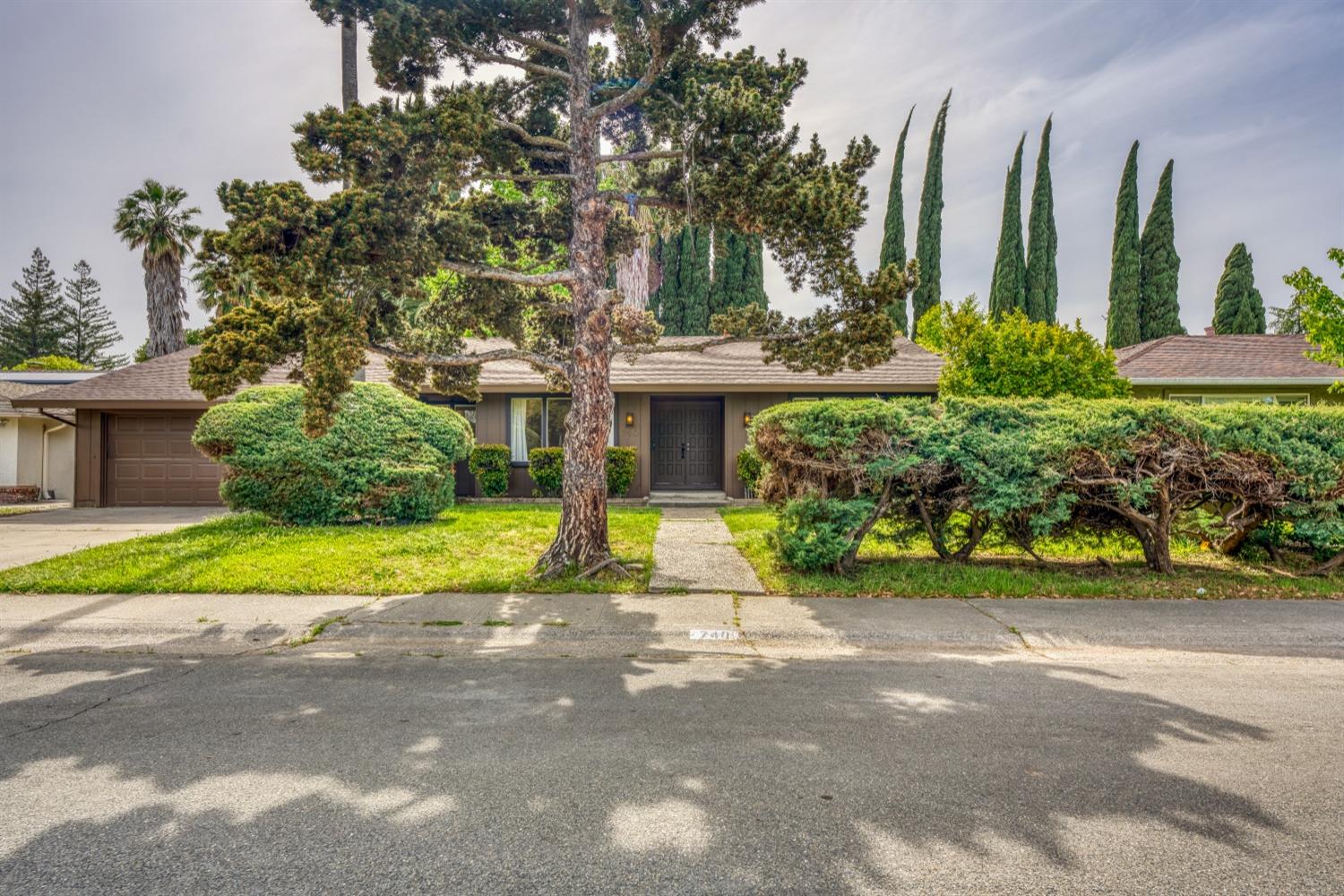 Rivercrest Drive, Sacramento, California image 1