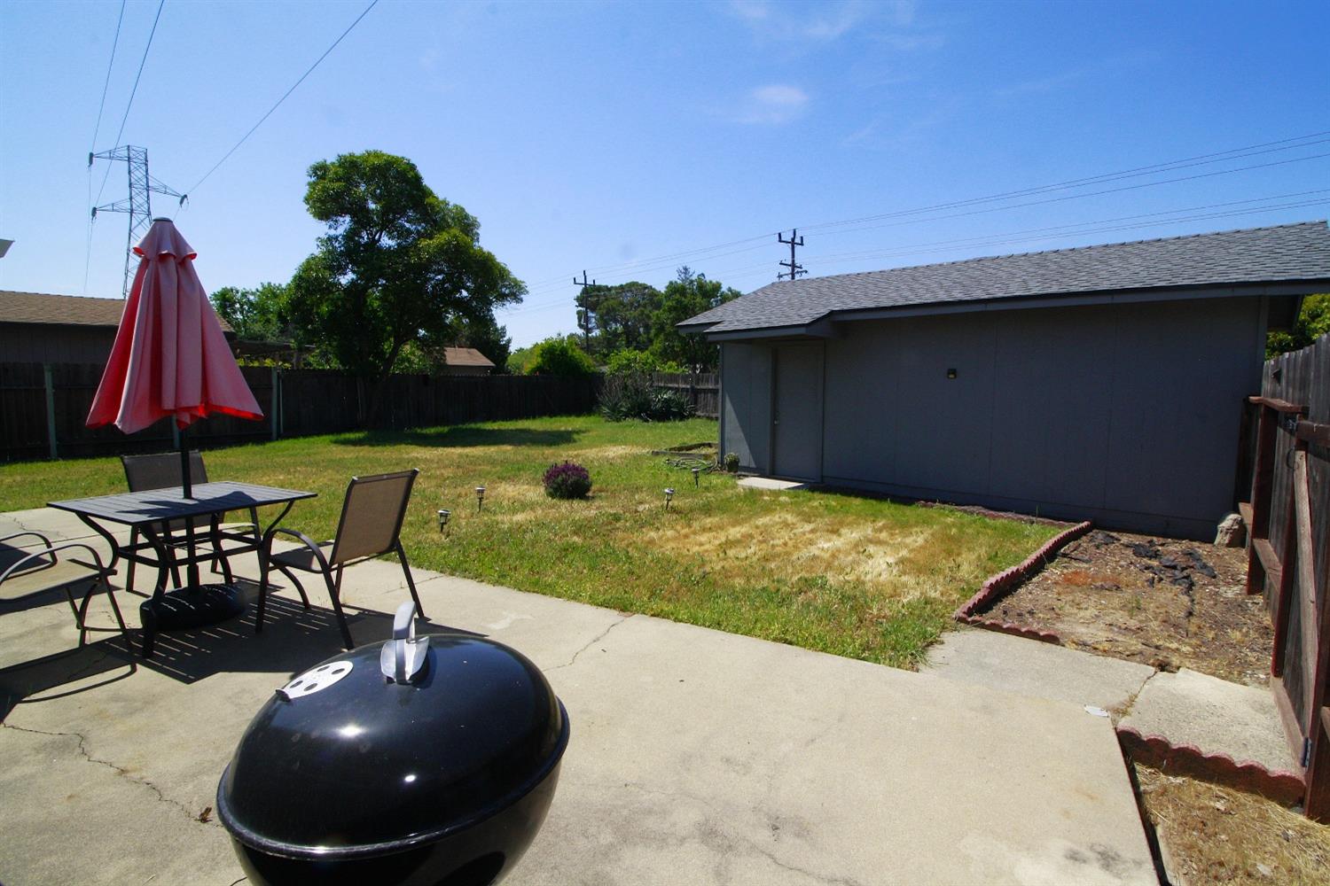 Detail Gallery Image 41 of 54 For 2221 Middleberry Rd, Sacramento,  CA 95815 - 3 Beds | 2 Baths