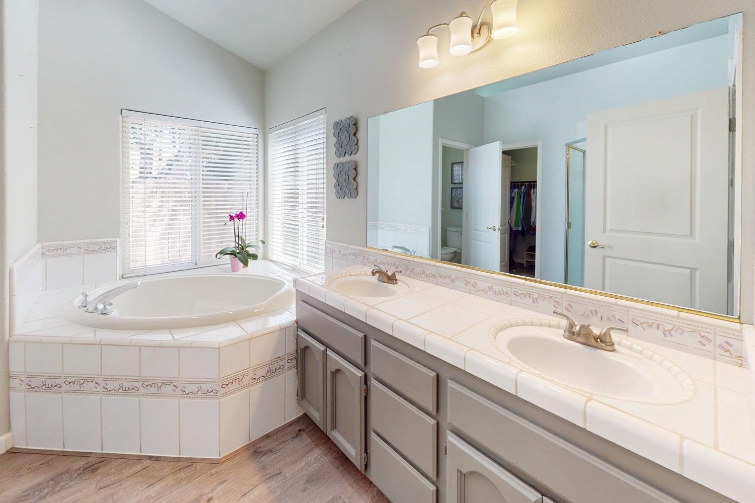 Yorktown Drive, Yuba City, California image 32