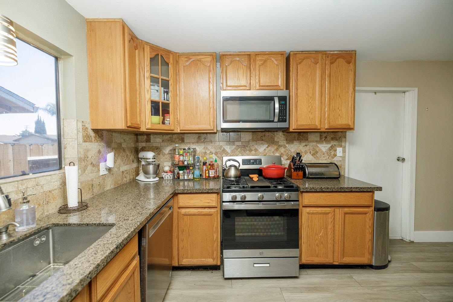 Detail Gallery Image 12 of 25 For 2501 Adrian St, Turlock,  CA 95382 - 3 Beds | 2 Baths