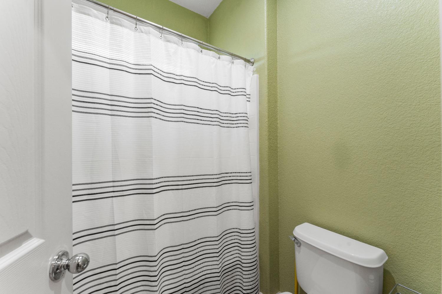 Detail Gallery Image 38 of 64 For 1968 Maverick Dr, Plumas Lake,  CA 95961 - 4 Beds | 3 Baths