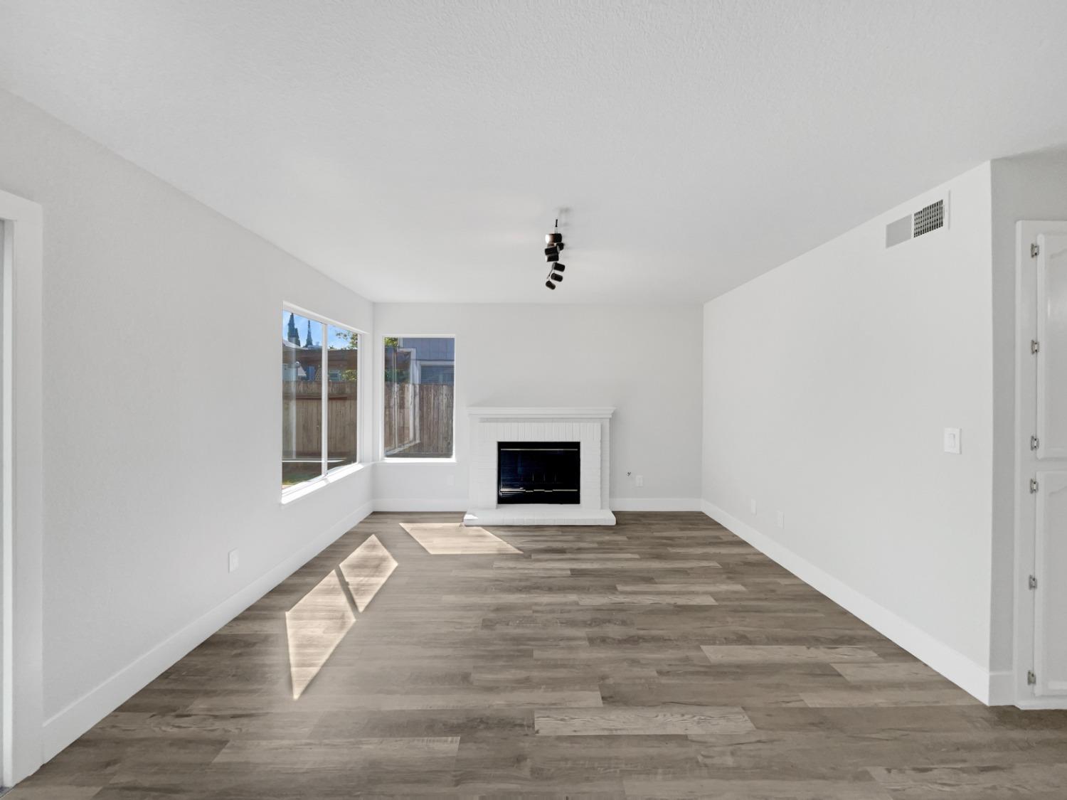 Flannery Way, Sacramento, California image 3