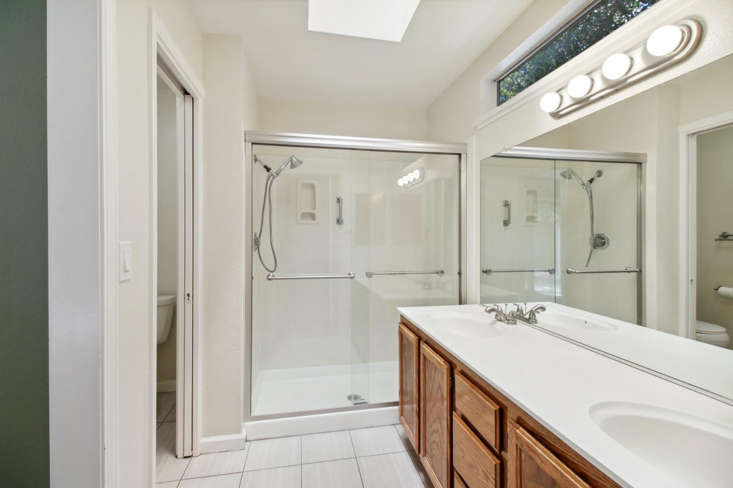 Lakespring Way, Sacramento, California image 30