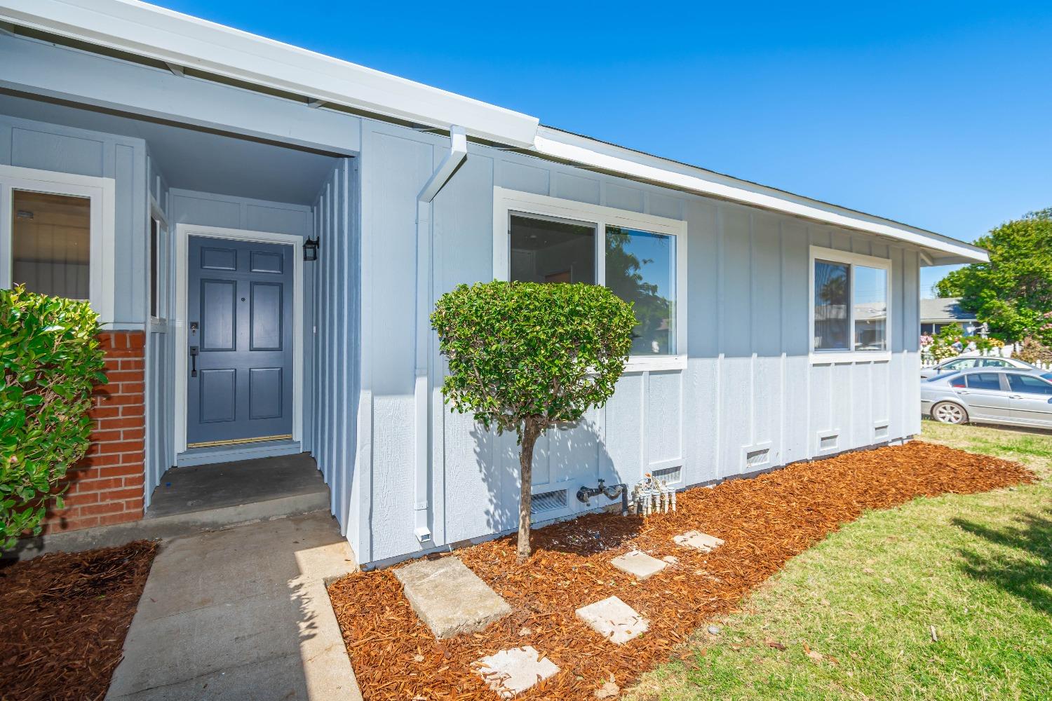 Detail Gallery Image 4 of 28 For 5039 Dingman Cir, Sacramento,  CA 95823 - 4 Beds | 2 Baths