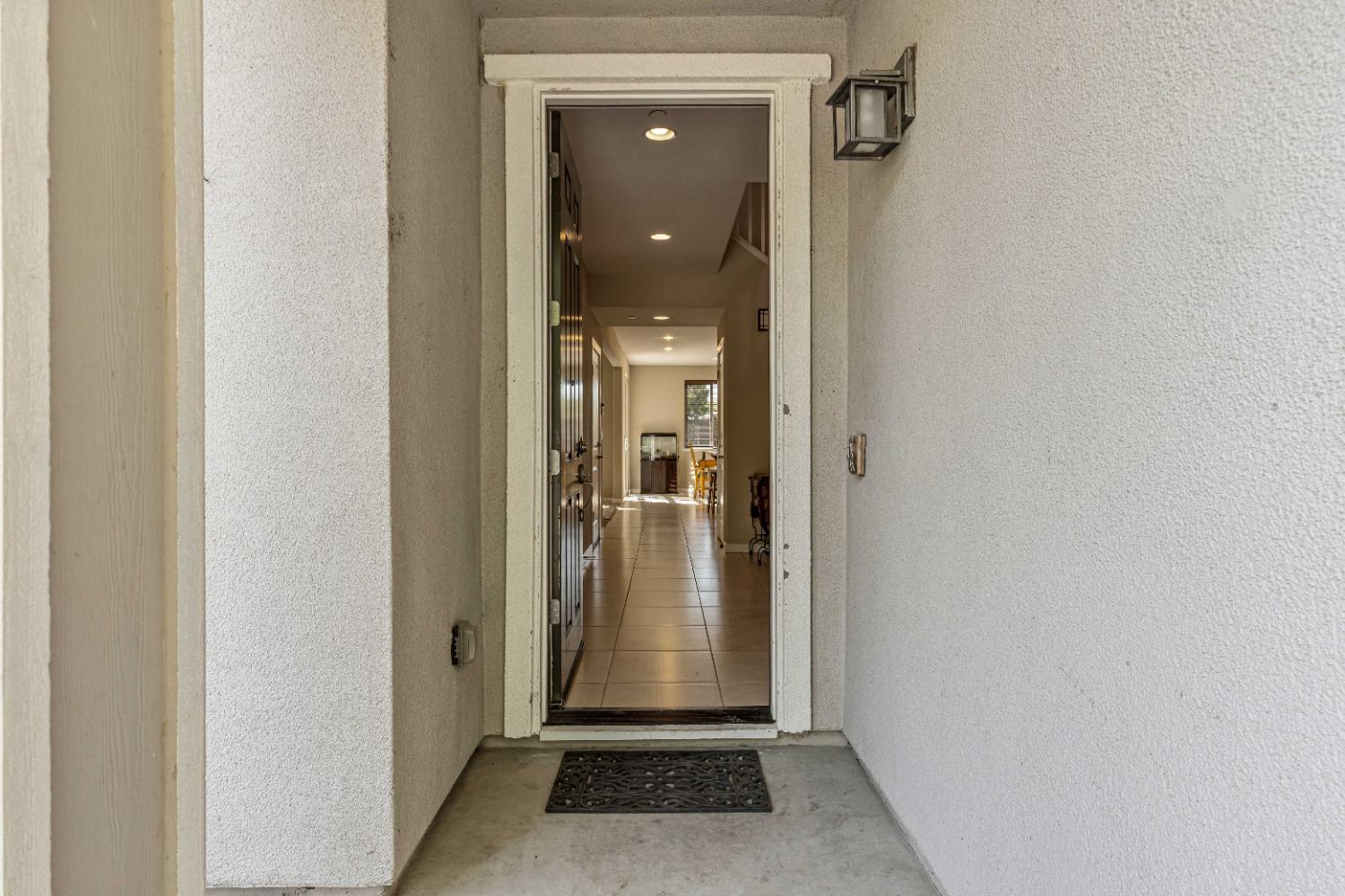 Detail Gallery Image 5 of 48 For 18551 Admiral Way, Lathrop,  CA 95330 - 4 Beds | 3 Baths