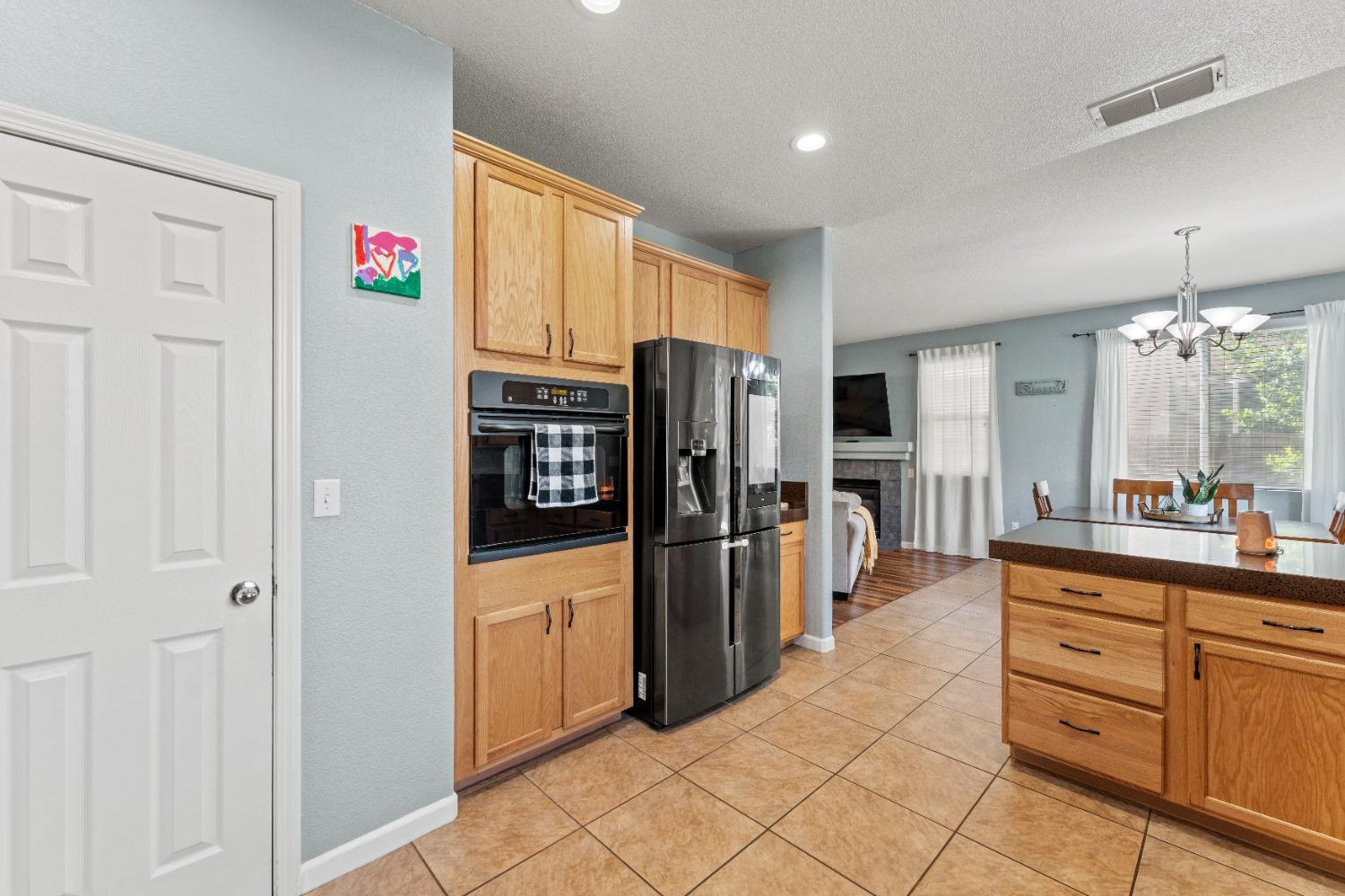 Detail Gallery Image 20 of 64 For 1968 Maverick Dr, Plumas Lake,  CA 95961 - 4 Beds | 3 Baths