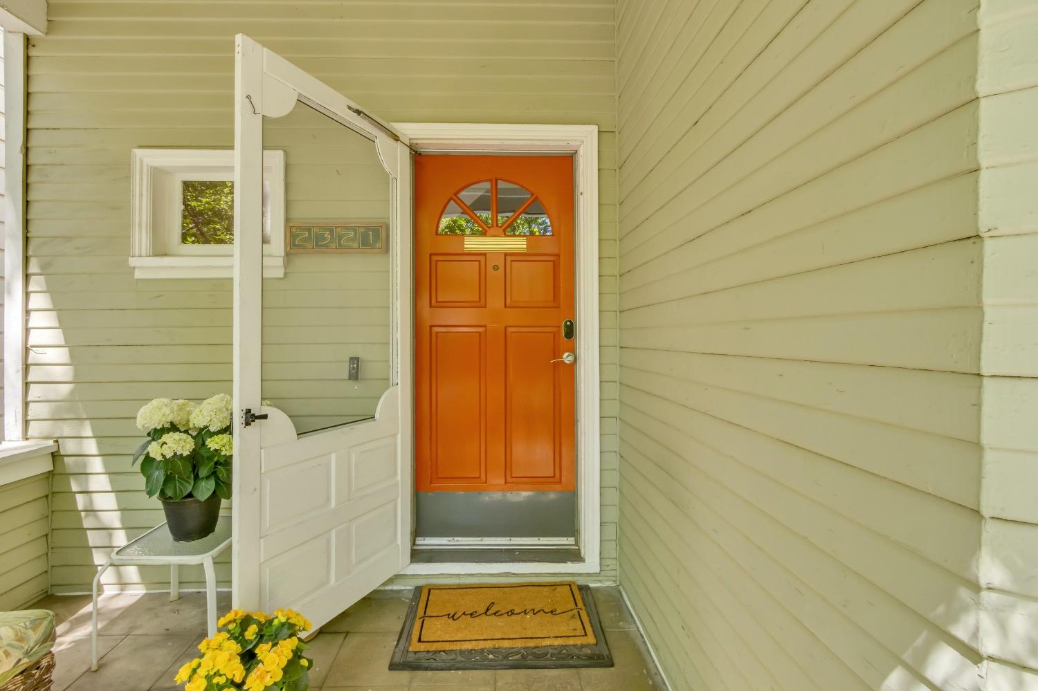 Detail Gallery Image 8 of 91 For 2321 H St, Sacramento,  CA 95816 - 4 Beds | 2 Baths