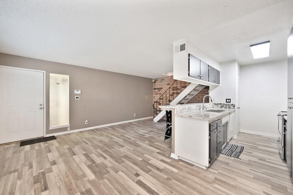 Photo #12: 225054136 Listing: Photo #12