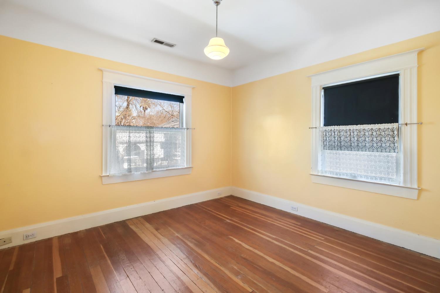 Detail Gallery Image 23 of 58 For 2322 I St, Sacramento,  CA 95816 - 4 Beds | 2 Baths