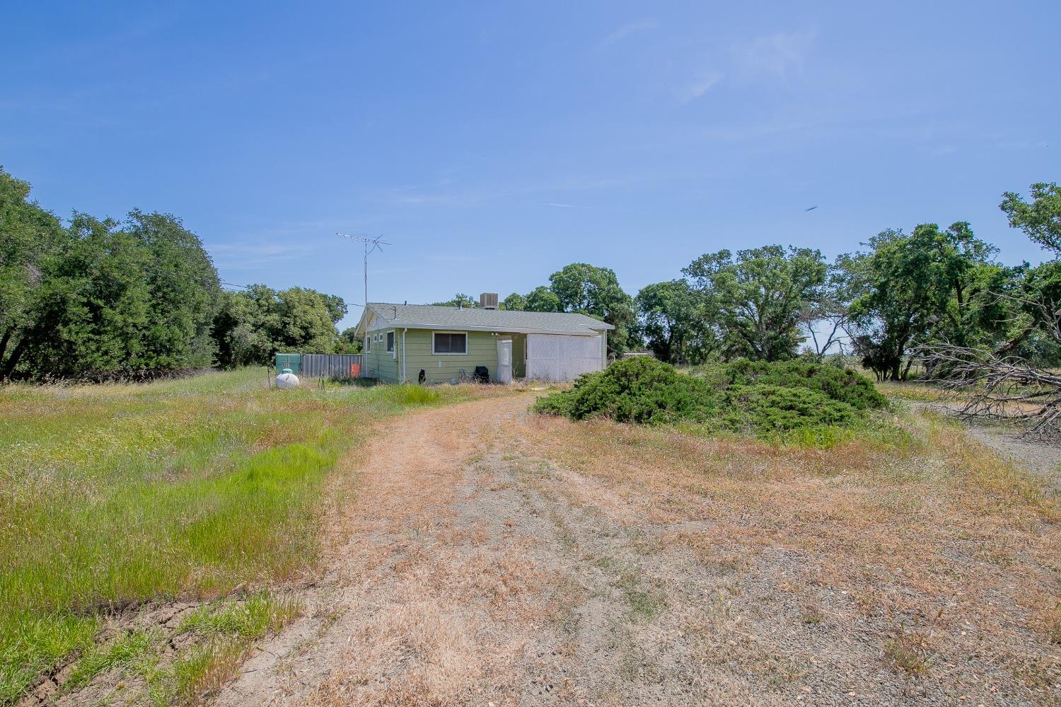 Detail Gallery Image 2 of 6 For 24909 County Road 23a, Esparto,  CA 95627 - 3 Beds | 2 Baths