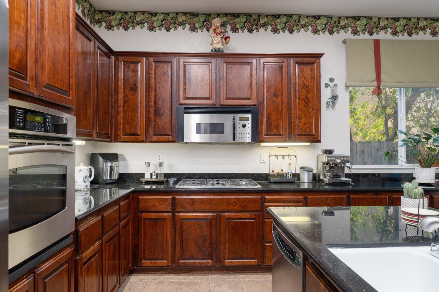 Detail Gallery Image 15 of 58 For 7788 Tigerwoods Dr, Sacramento,  CA 95829 - 5 Beds | 3/1 Baths