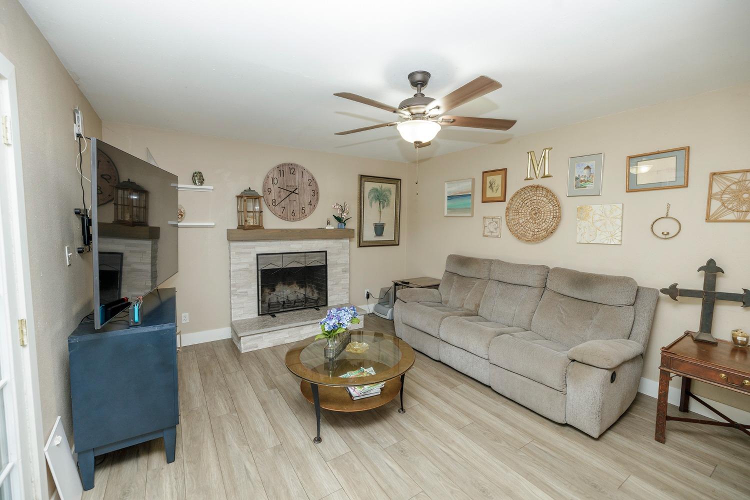 Detail Gallery Image 8 of 25 For 2501 Adrian St, Turlock,  CA 95382 - 3 Beds | 2 Baths