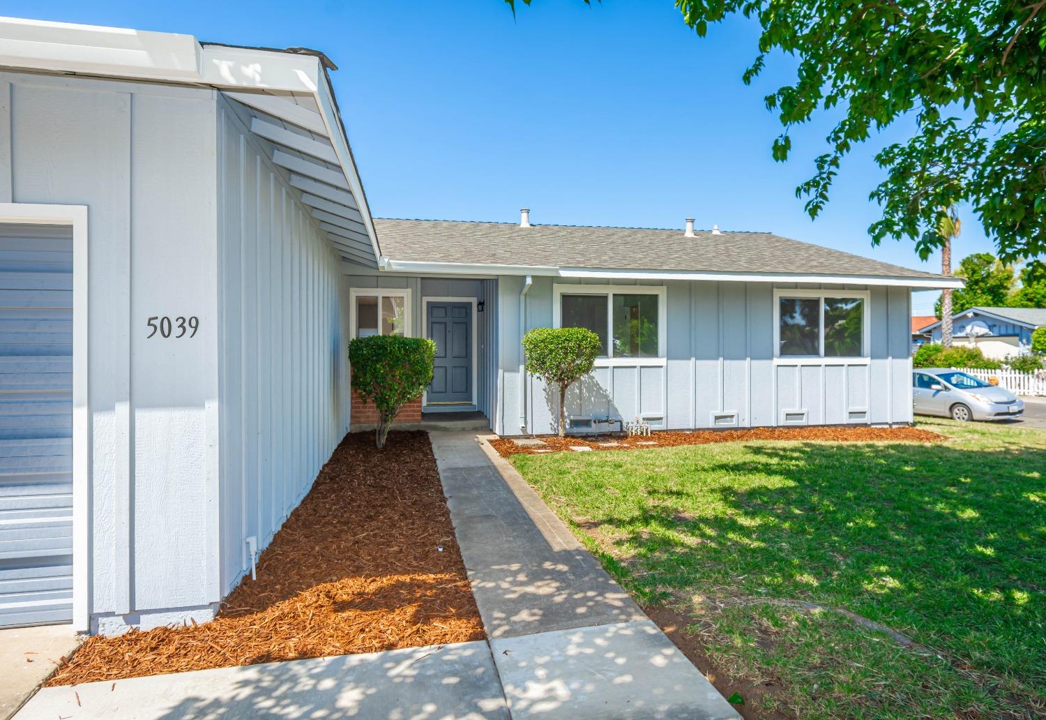 Detail Gallery Image 3 of 28 For 5039 Dingman Cir, Sacramento,  CA 95823 - 4 Beds | 2 Baths