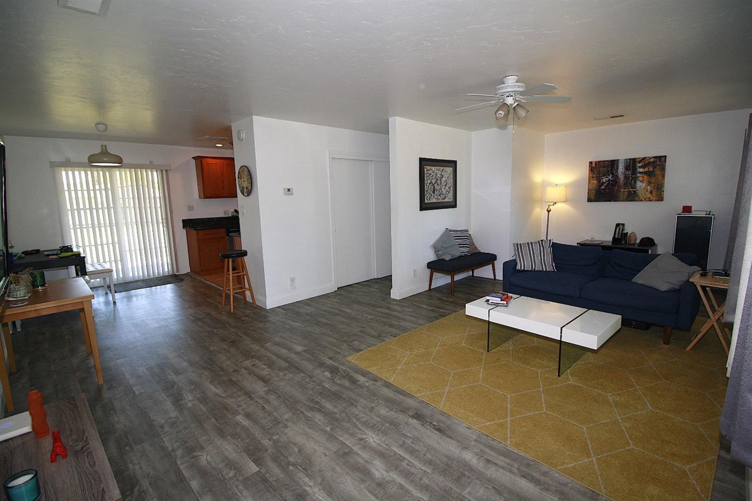 Detail Gallery Image 9 of 54 For 2221 Middleberry Rd, Sacramento,  CA 95815 - 3 Beds | 2 Baths