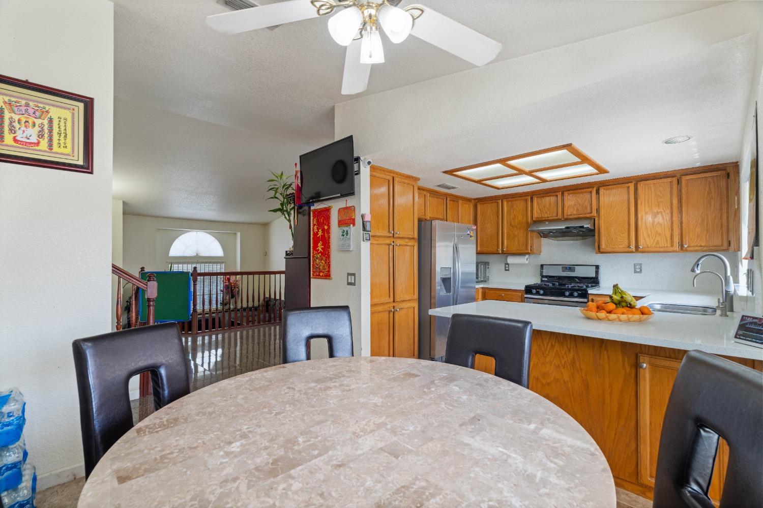 Pine Oaks Court, Sacramento, California image 14