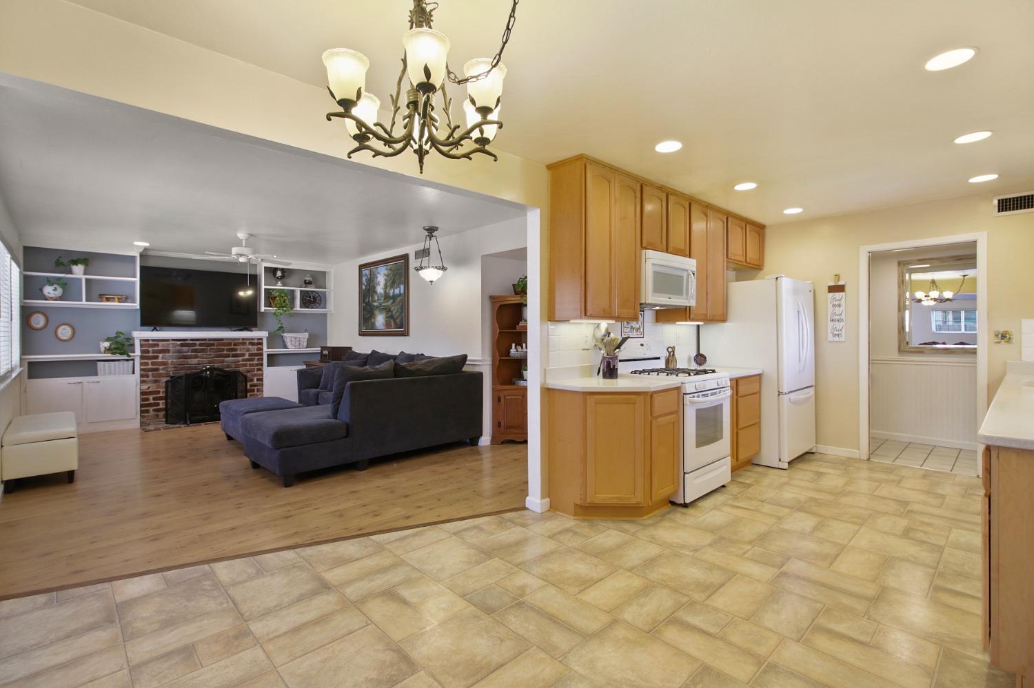 Holmes Way, Rancho Cordova, California image 7
