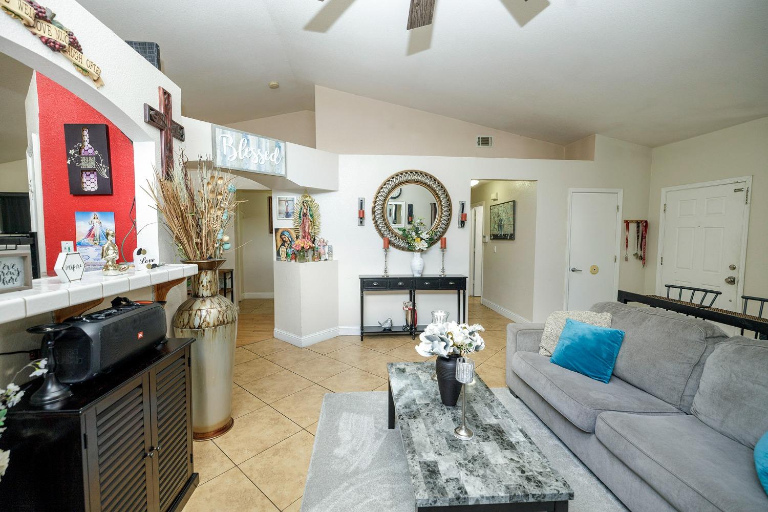 Detail Gallery Image 14 of 44 For 3070 Togninali Ln, Stockton,  CA 95206 - 3 Beds | 2 Baths