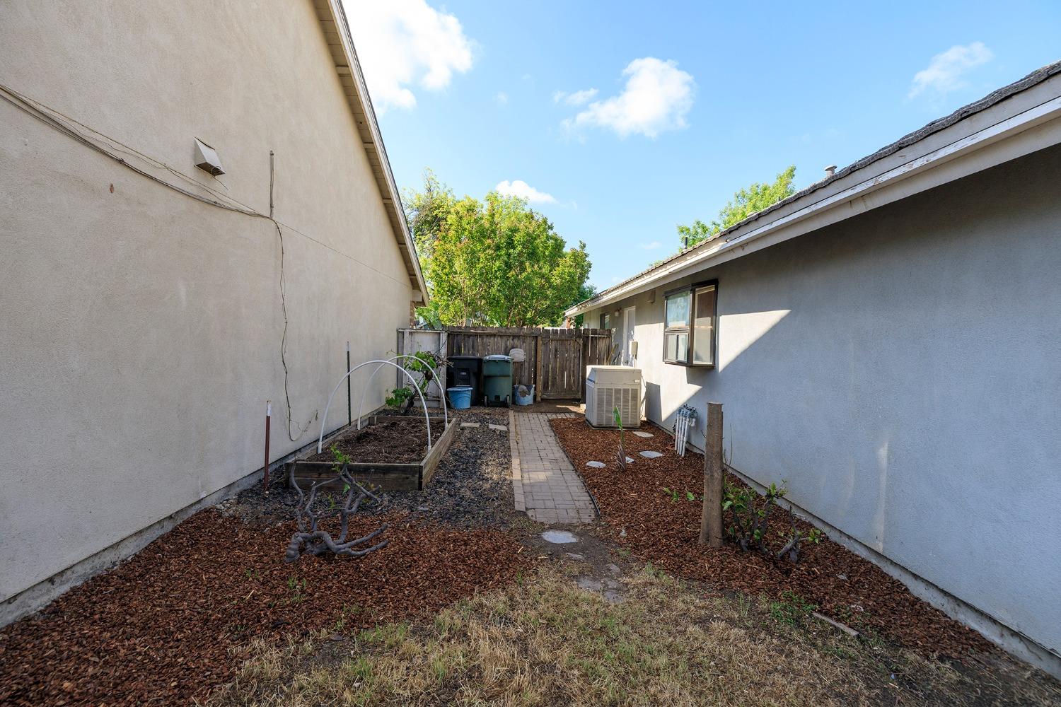 Walnut Park Drive, Modesto, California image 24