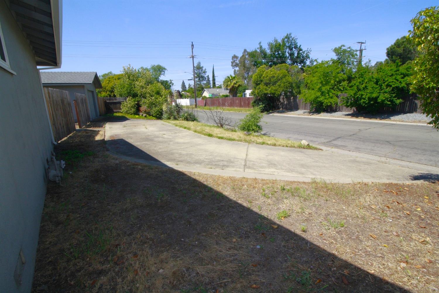 Detail Gallery Image 47 of 54 For 2221 Middleberry Rd, Sacramento,  CA 95815 - 3 Beds | 2 Baths