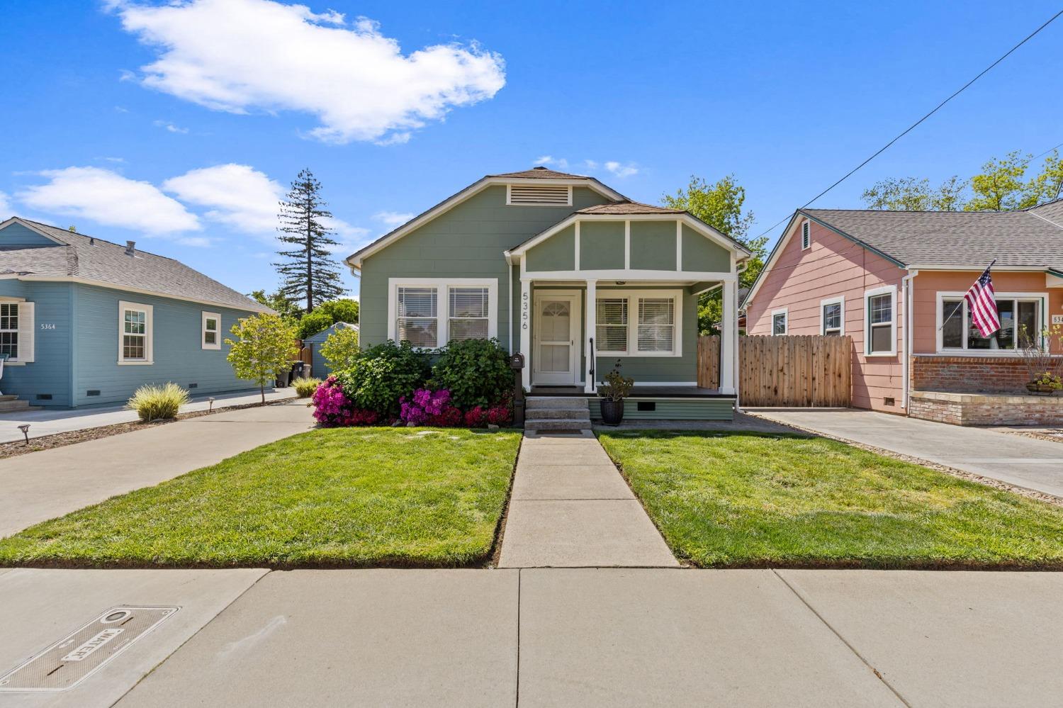 Detail Gallery Image 2 of 29 For 5356 8th Ave, Sacramento,  CA 95820 - 2 Beds | 1 Baths