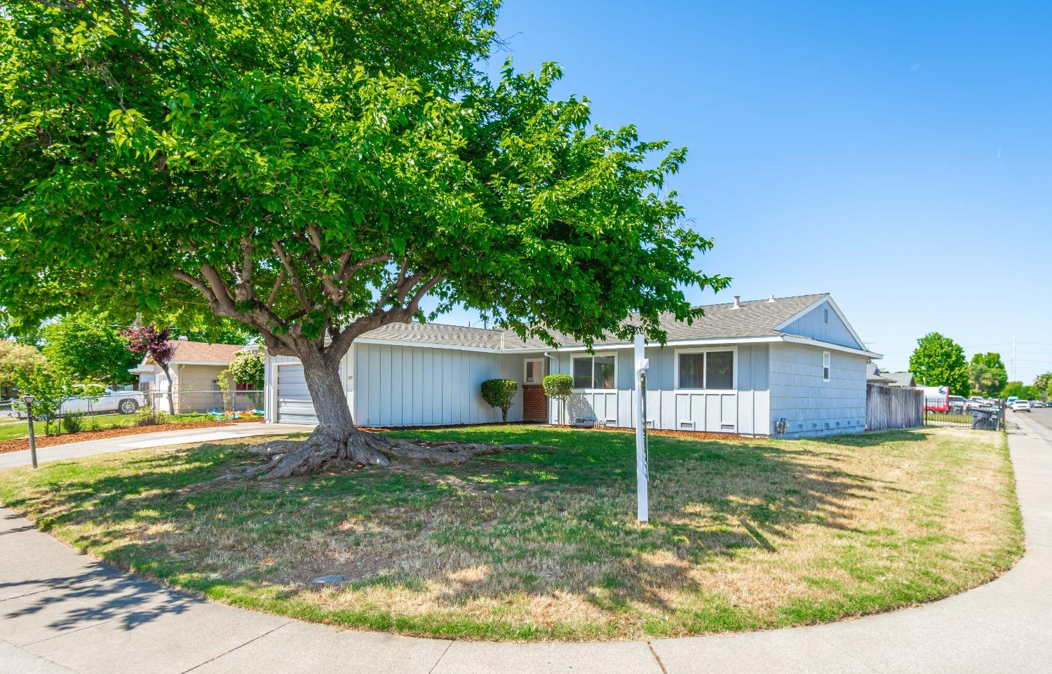Detail Gallery Image 5 of 28 For 5039 Dingman Cir, Sacramento,  CA 95823 - 4 Beds | 2 Baths