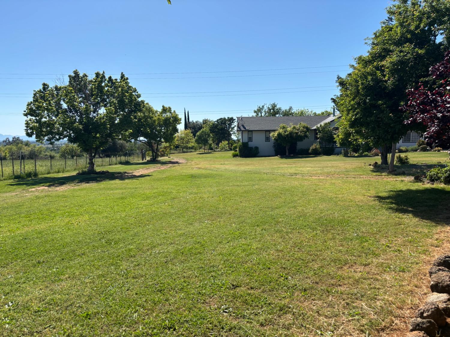 Montana Avenue, Oroville, California image 16