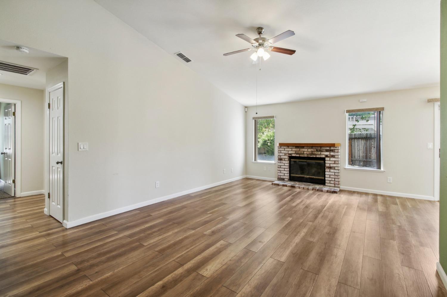 Lakespring Way, Sacramento, California image 7