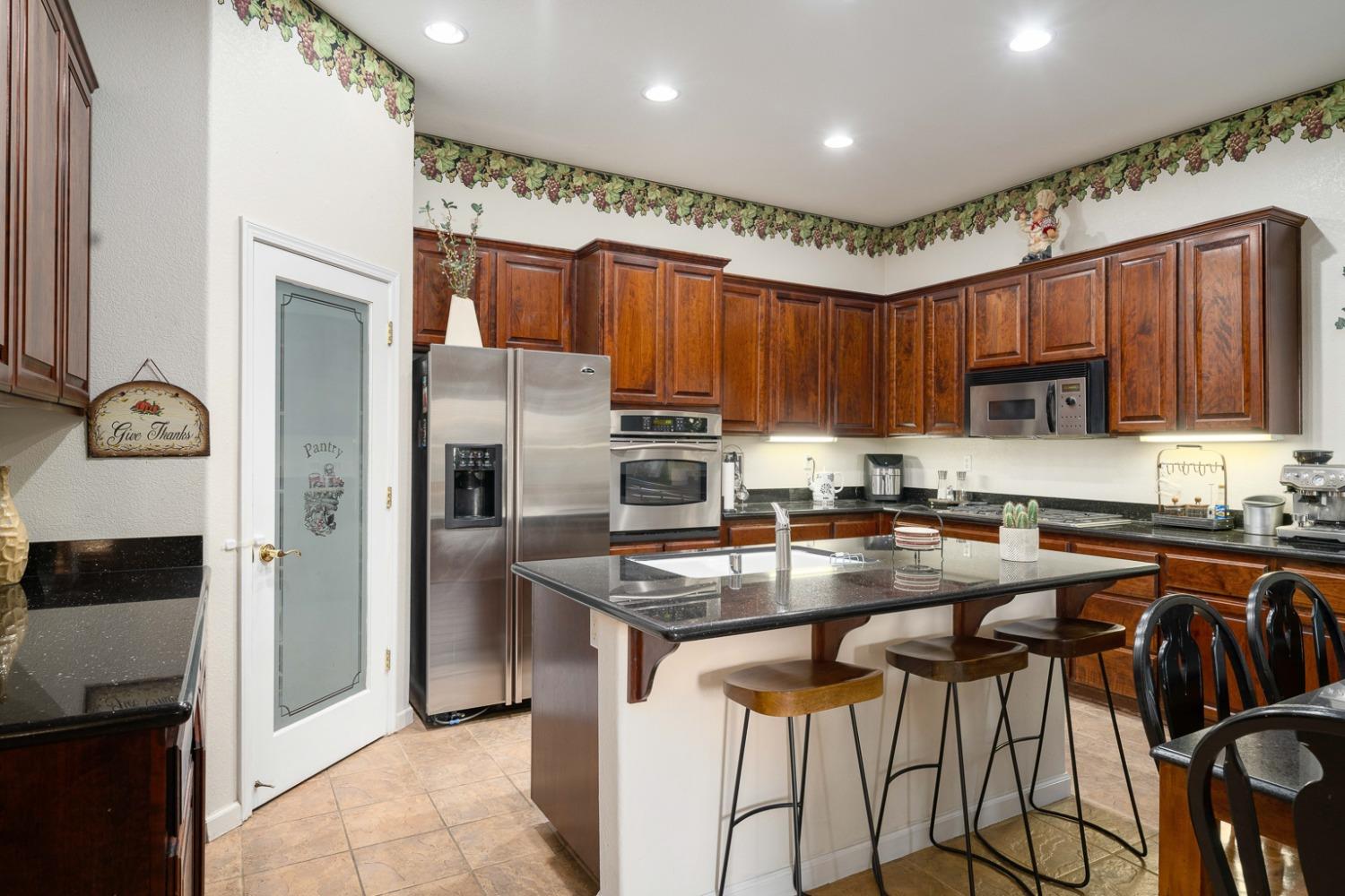 Detail Gallery Image 12 of 58 For 7788 Tigerwoods Dr, Sacramento,  CA 95829 - 5 Beds | 3/1 Baths