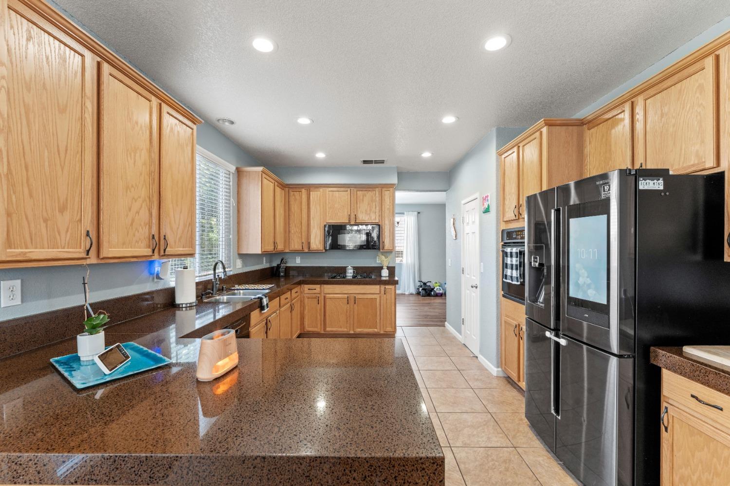 Detail Gallery Image 18 of 64 For 1968 Maverick Dr, Plumas Lake,  CA 95961 - 4 Beds | 3 Baths