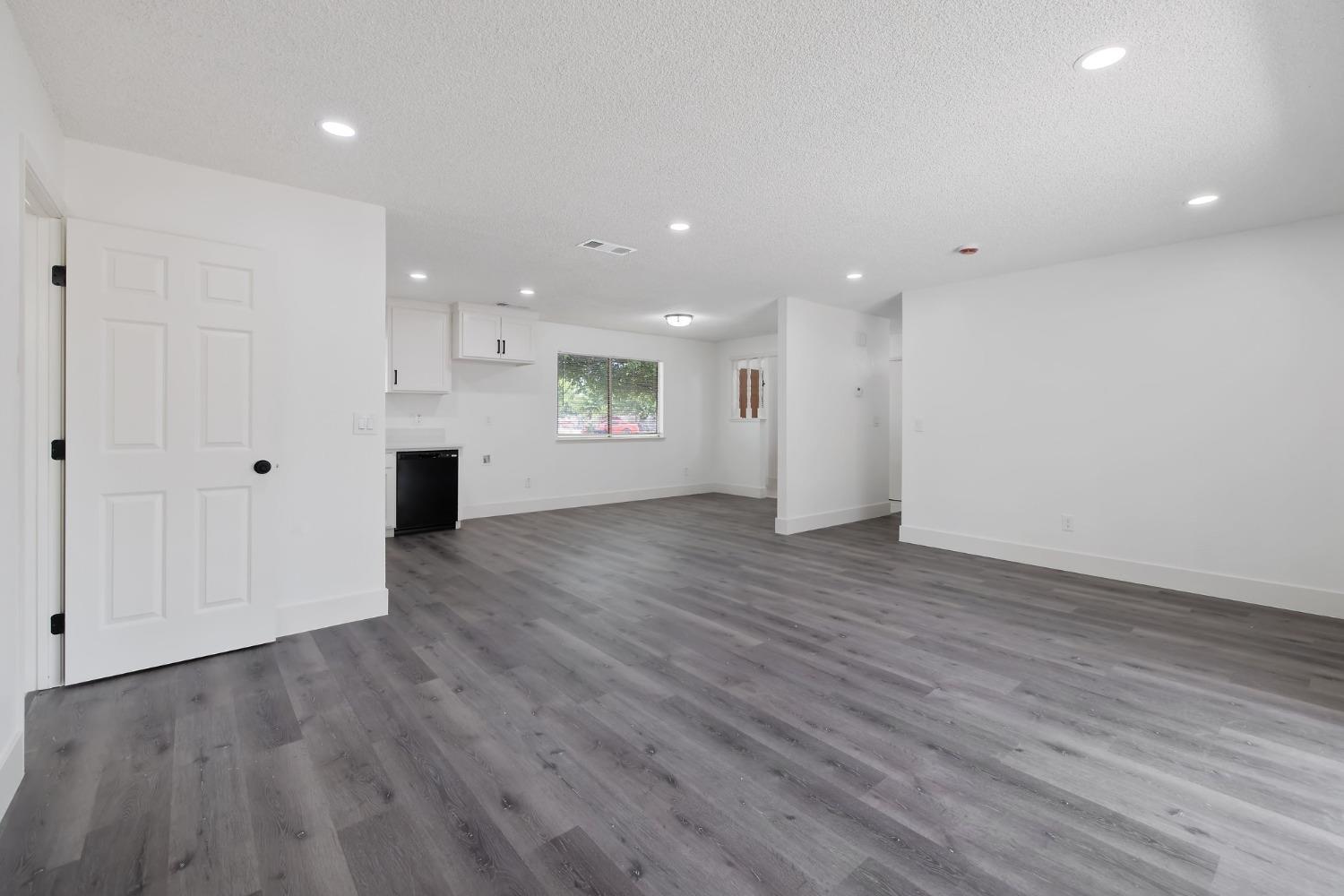 W Woods Avenue, Tipton, California image 14
