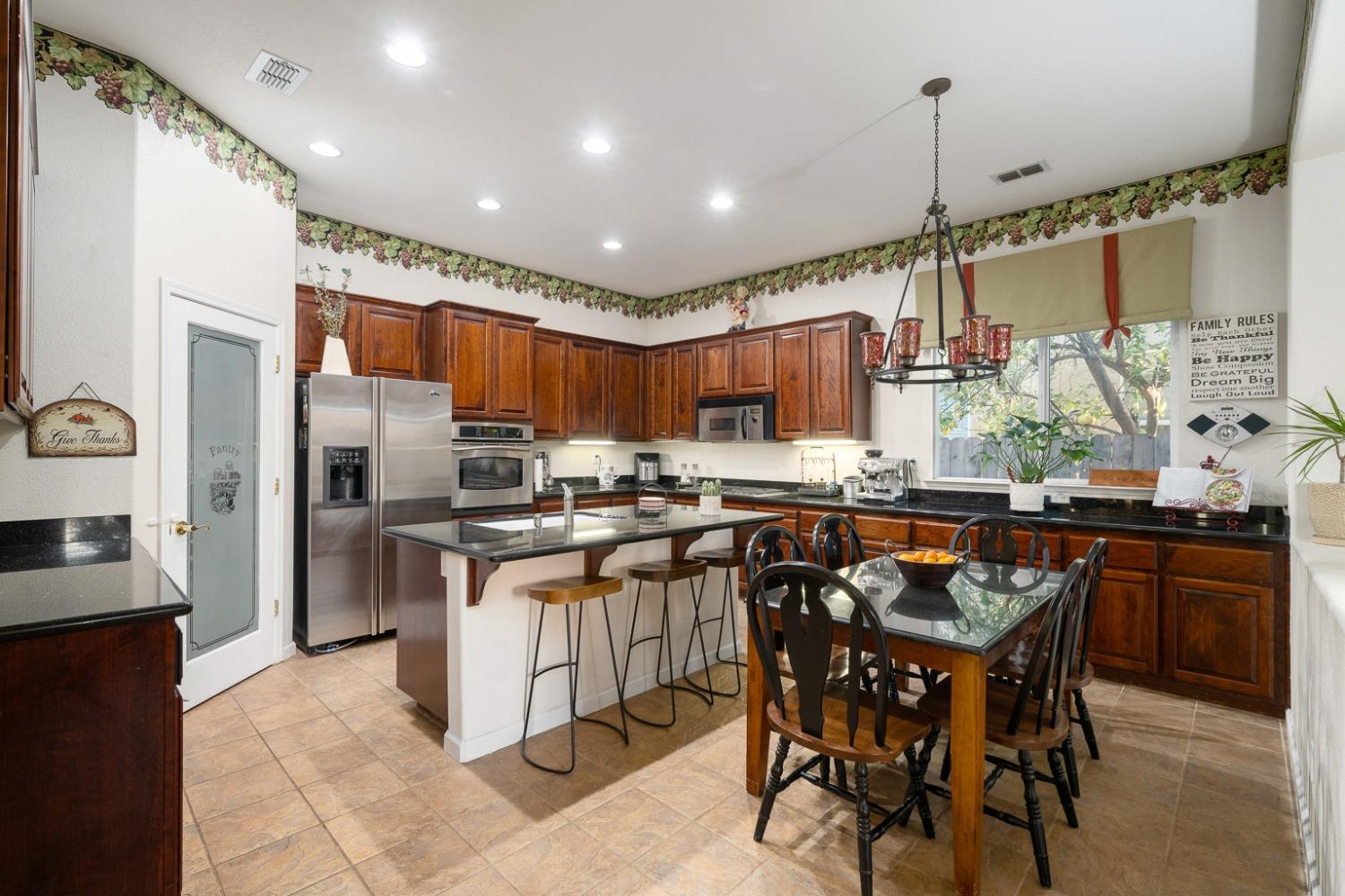 Detail Gallery Image 11 of 58 For 7788 Tigerwoods Dr, Sacramento,  CA 95829 - 5 Beds | 3/1 Baths