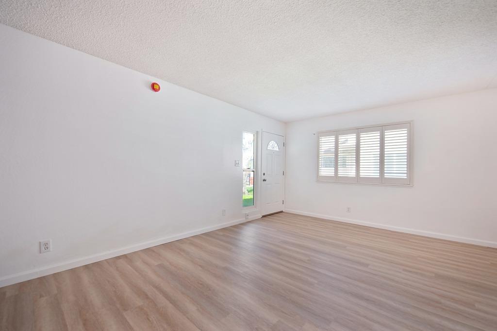 Photo #6: 225054079 Listing: Photo #6