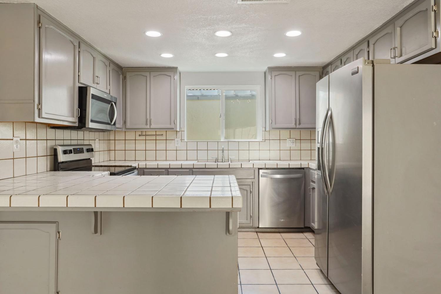 Golden Eagle Lane, Modesto, California image 12