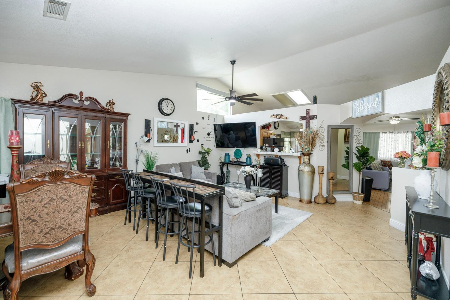 Detail Gallery Image 10 of 44 For 3070 Togninali Ln, Stockton,  CA 95206 - 3 Beds | 2 Baths