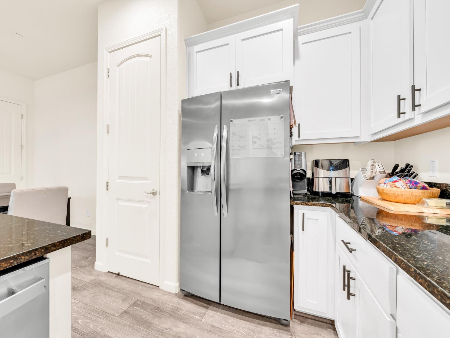 Hovnanian Drive, Sacramento, California image 17