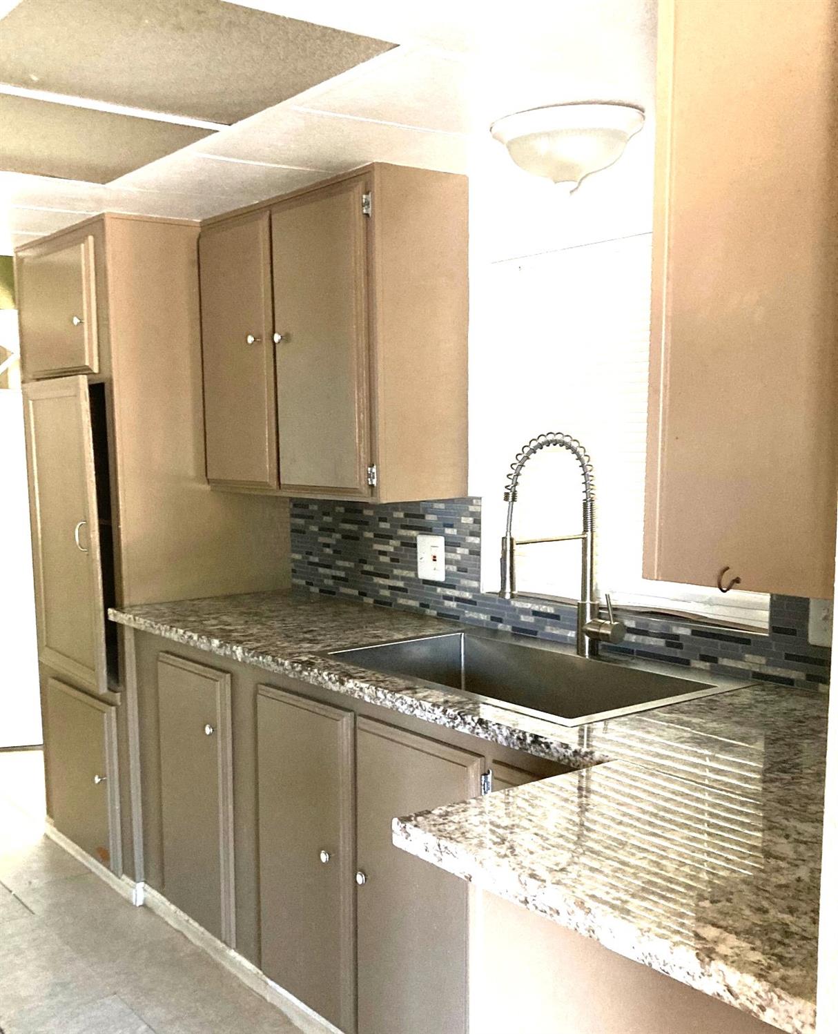 Detail Gallery Image 4 of 19 For 5100 N Highway 99 194, Stockton,  CA 95212 - 3 Beds | 2 Baths