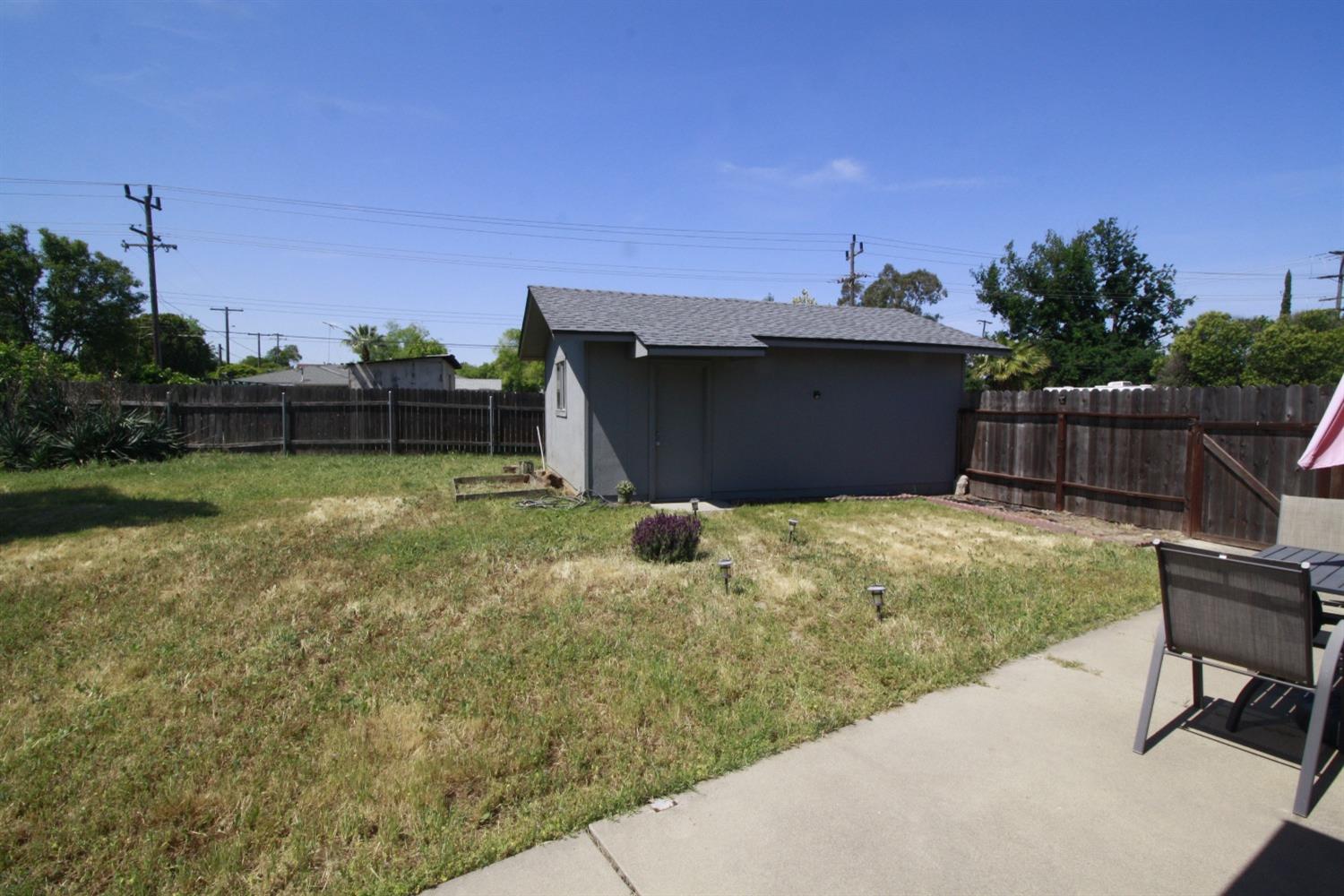 Detail Gallery Image 38 of 54 For 2221 Middleberry Rd, Sacramento,  CA 95815 - 3 Beds | 2 Baths