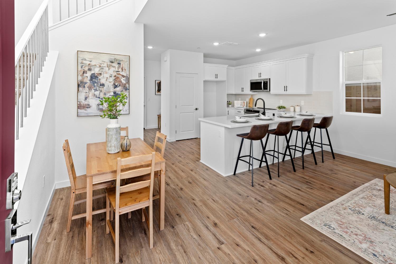 Detail Gallery Image 4 of 39 For 6403 Jacinto Ave, Sacramento,  CA 95823 - 3 Beds | 2/1 Baths