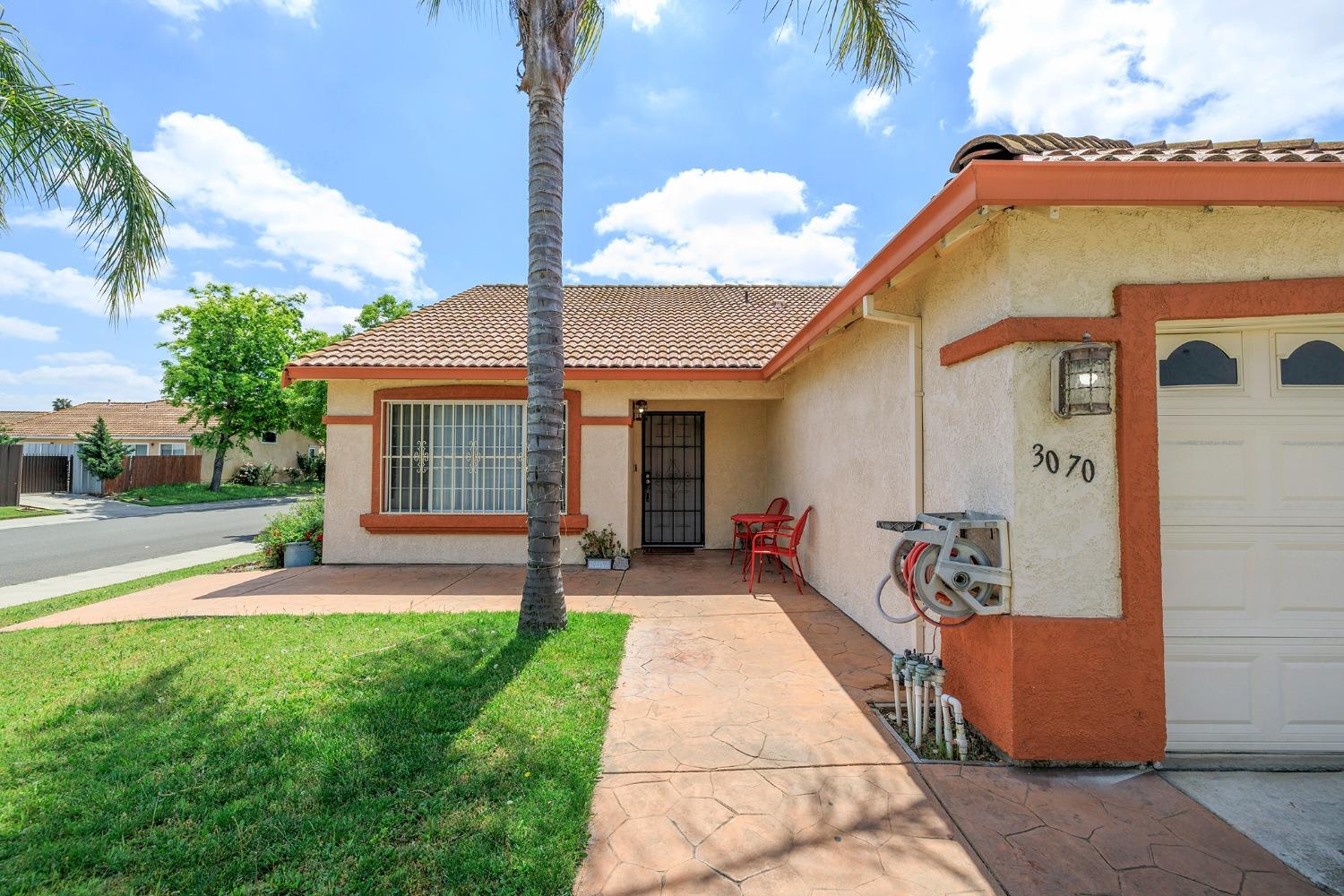 Detail Gallery Image 7 of 44 For 3070 Togninali Ln, Stockton,  CA 95206 - 3 Beds | 2 Baths