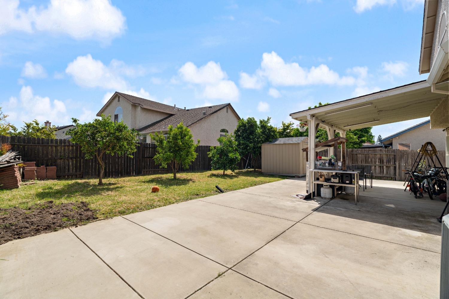 Pine Oaks Court, Sacramento, California image 32